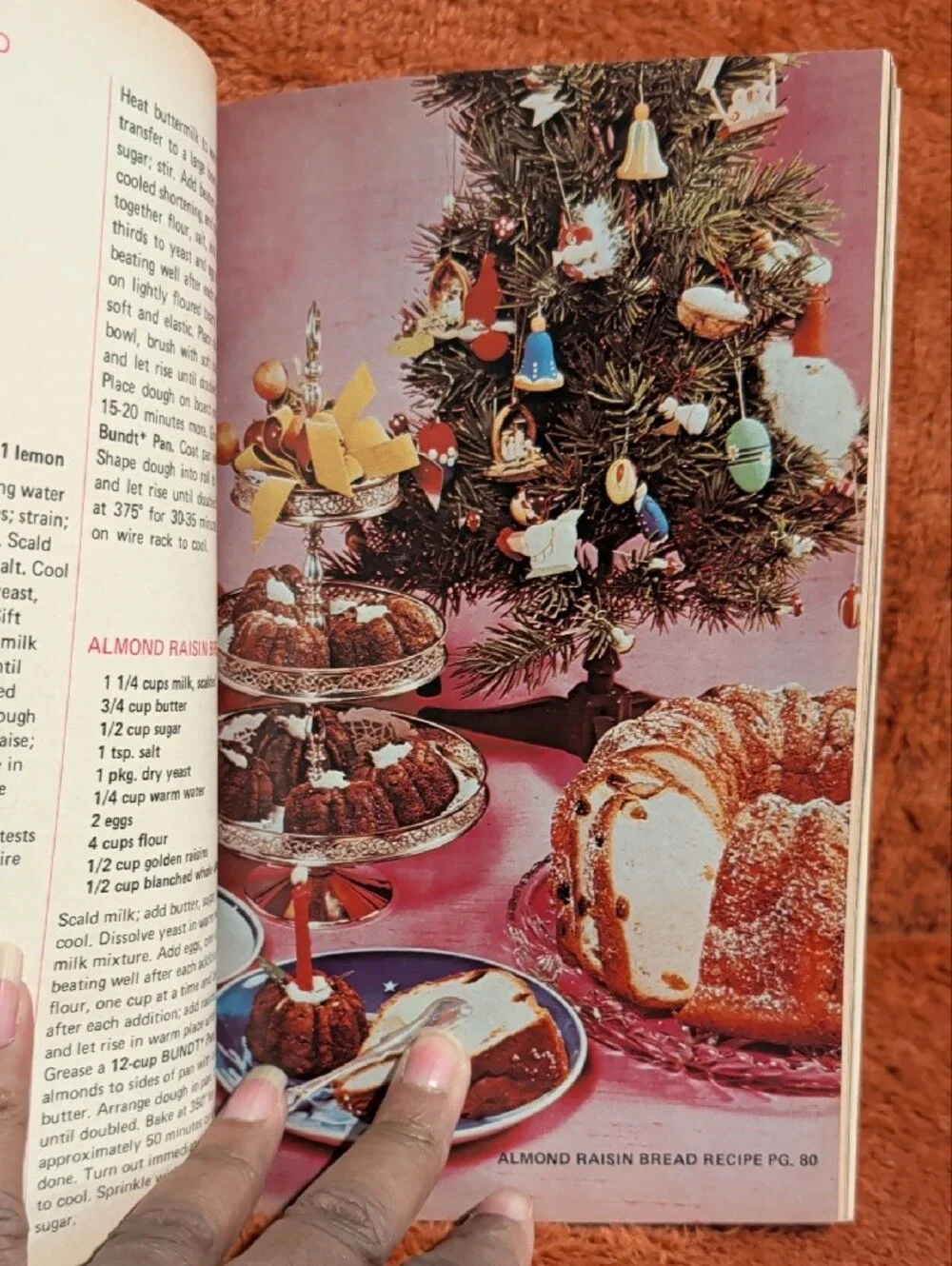 Over 300 Delicious Ways To Use Your Bundt Pans ( Paperback )